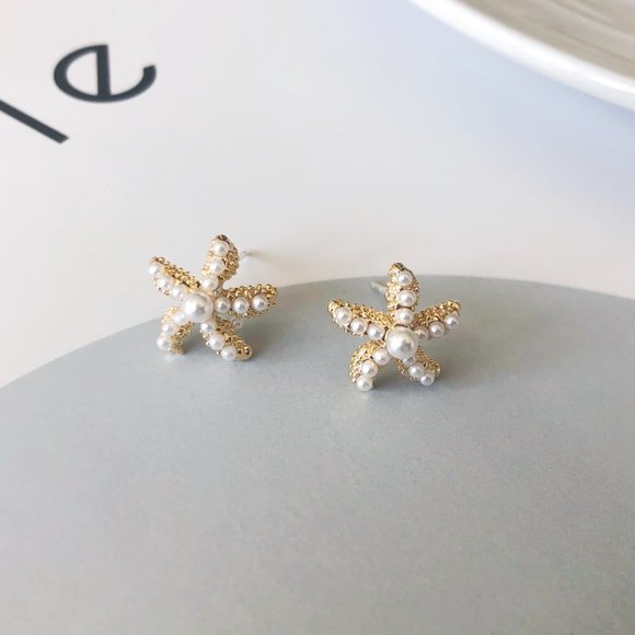 3/$35 Starfish Stud Earrings - Picture 1 of 6